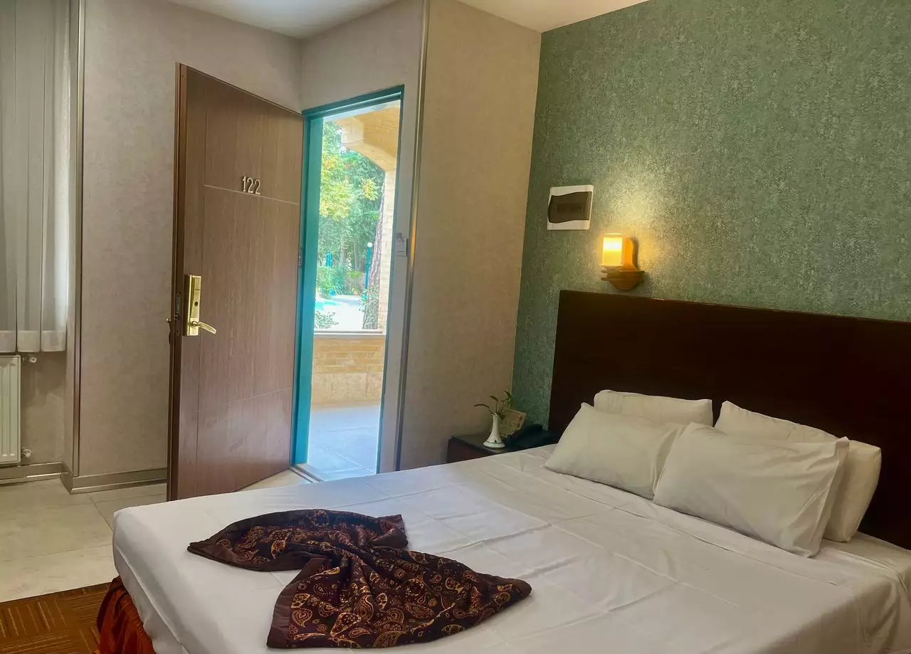 Alibaba https://cdn.alibaba.ir/ostorage/hotel-accommodation-images/680e03c0f6e8766ef96f4eef_باغ دبل یا سینگل.webp